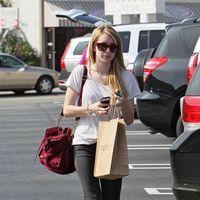 Emma Roberts shops at the Brentwood Country Mart | Picture 107293